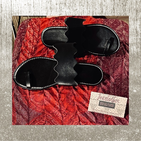 Toe Ring Slip On Sandal - Picture 3 of 8